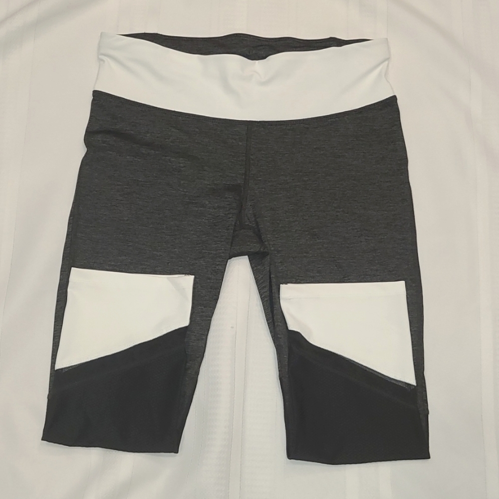 Women's Xersion Fitted Workout Capri's Size M